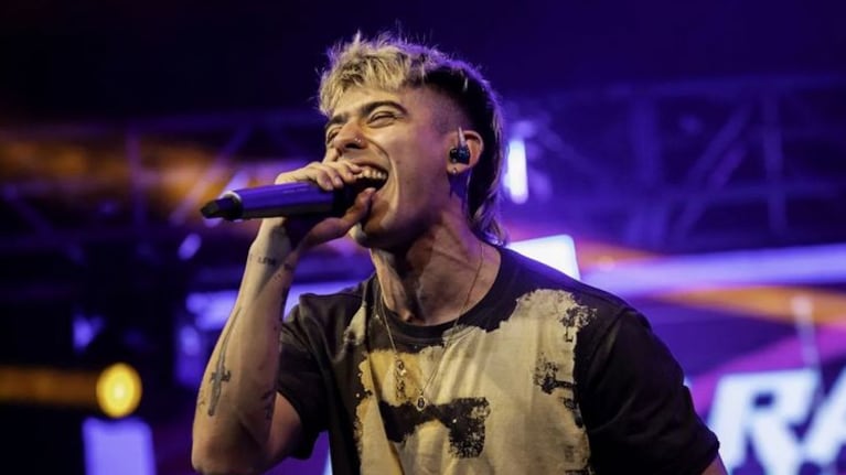 El músico dio inicio a su gira ante un estadio lleno.