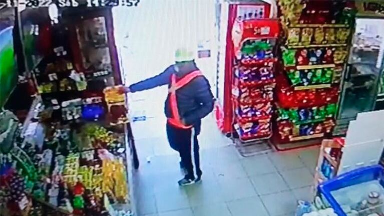 El naranjita robó un chocolate de 3 mil pesos.