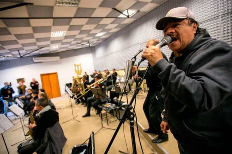 El Negro Videla estará acompañado por la Banda de Música de la Policía de la Provincia de Córdoba.