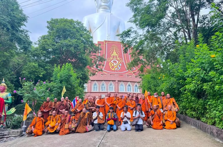 El nene de 11 años chocó y mató a los monjes budistas en Tailandia.