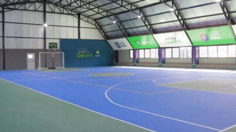 El nene de 8 años está grave tras la caída de un arco.