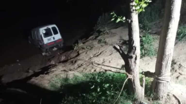 El nene de tres años fue aplastado por la Renault Kangoo que desbarrancó. (Foto: Gentileza Diario La Capital).