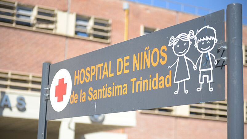 El nene fue internado en el Hospital de Niños.