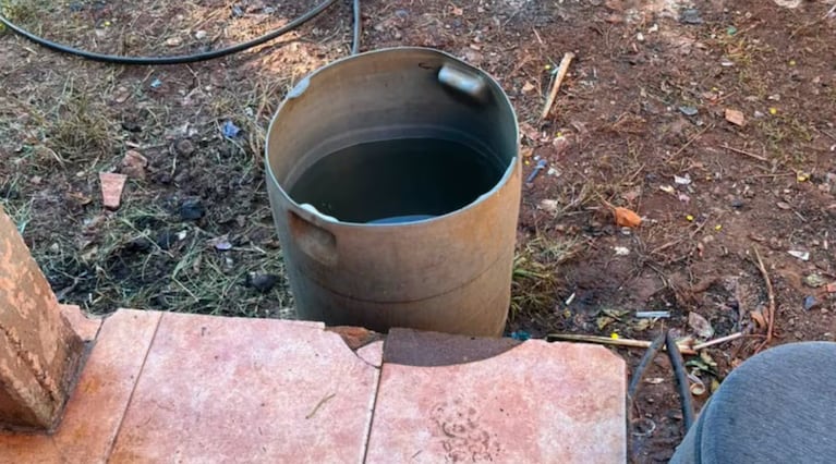 El nene se ahogó dentro del tacho de agua.