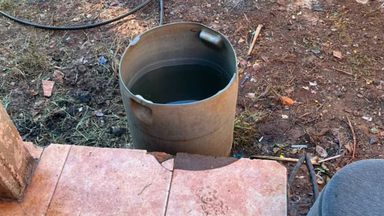El nene se ahogó dentro del tacho de agua.