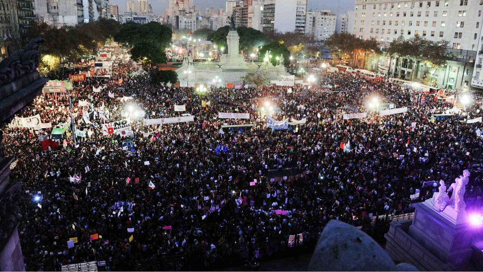 El #NiUnaMenos colmó la Plaza de Mayo.