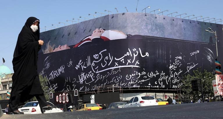 El nuevo mural con la amenaza contra Donald Trump en Teherán, mientras crece la tensión entre Irán y los Estados Unidos. Foto: EFE