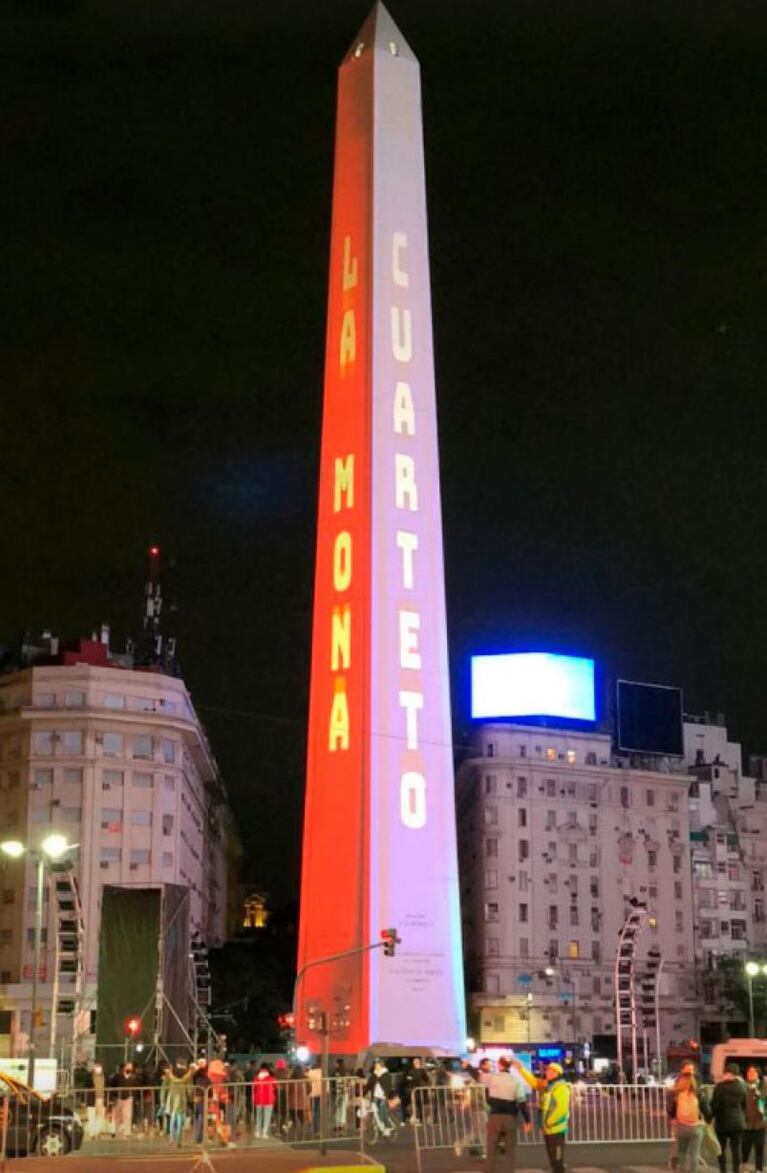 El Obelisco fue intervenido con un mapping en honor a La Mona Jiménez