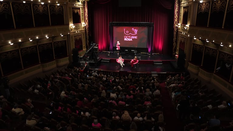 El Octubre Rosa de El Doce se vivió en el Teatro del Libertador. (Foto: Matías Carrizo/El Doce)
