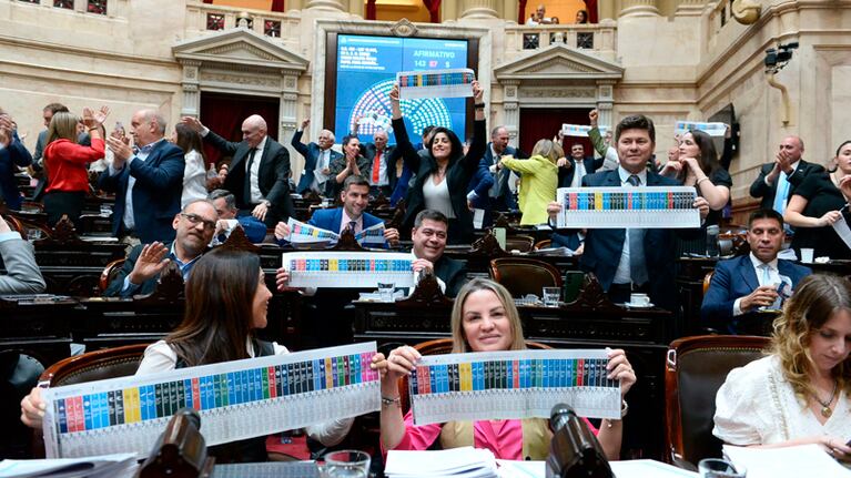 El oficialismo celebró la aprobación de la Boleta Única de Papel.