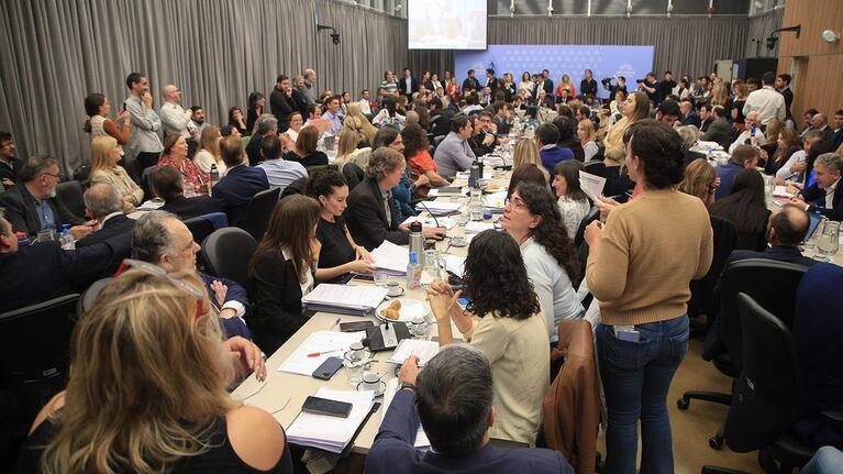 El oficialismo consiguió dictamen de mayoría para el proyecto de Ley Bases.