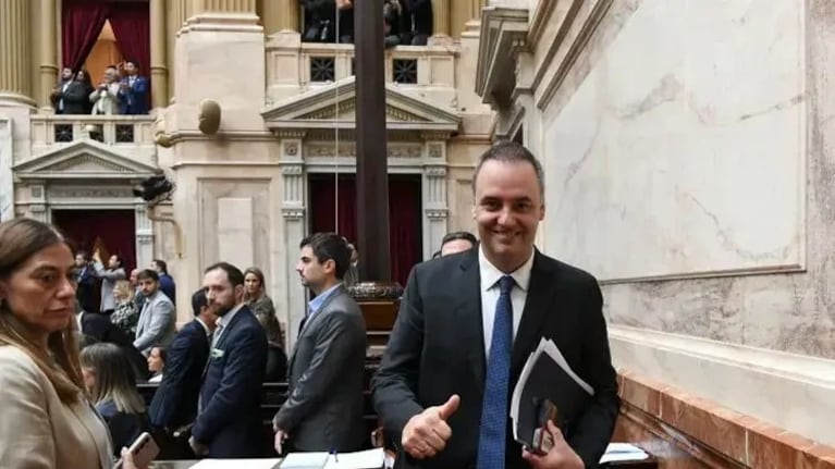 El oficialismo dejó caer la sesión del Senado para no tratar el caso Adorni.