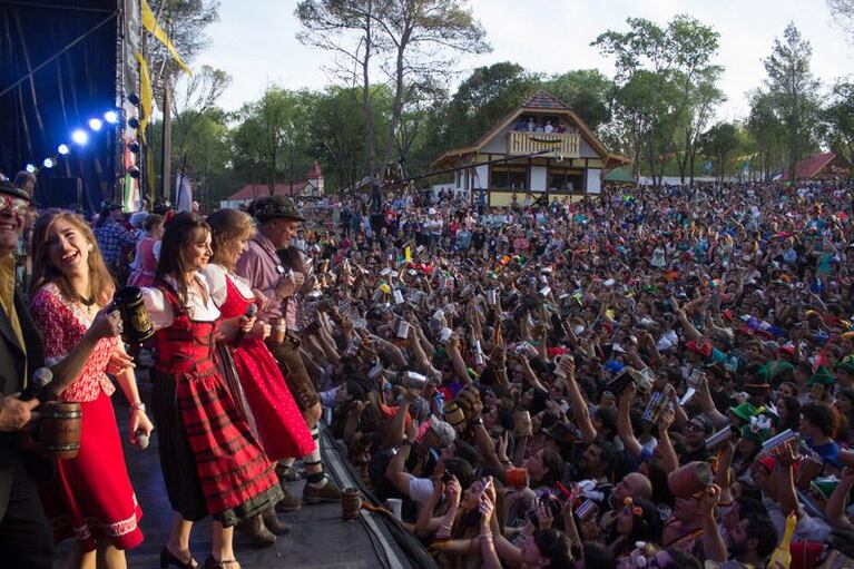 El Oktoberfest reúne al mundo en Villa General Belgrano