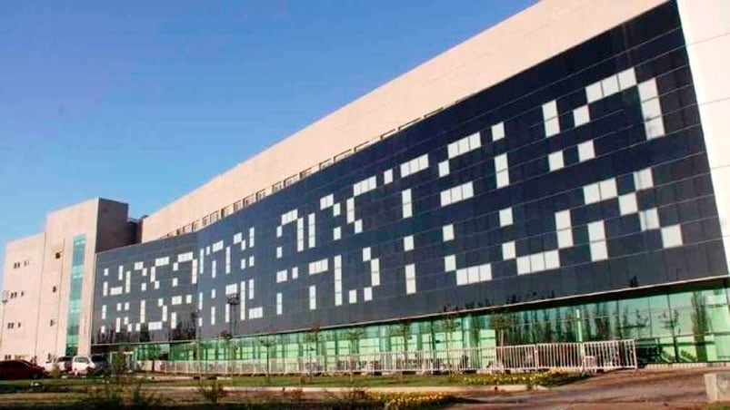 El operario está internado en el Hospital Pasteur.