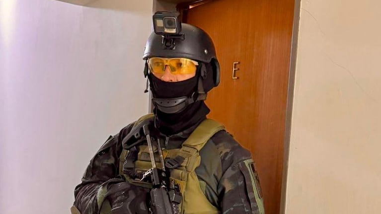 El operativo comenzó en la calle y finalizó en un departamento de General Paz.
