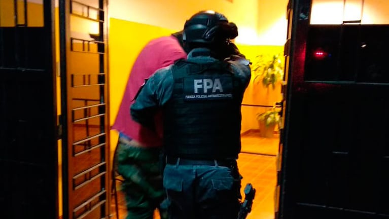 El operativo contra los narcomenudistas en la vivienda de Río Ceballos. 
