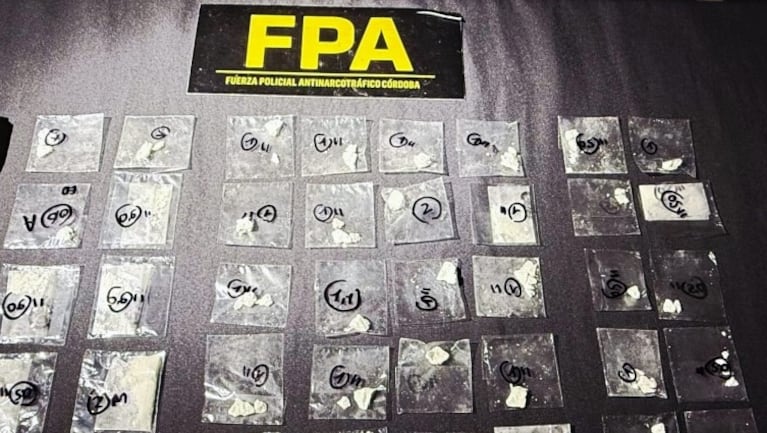 El operativo de la FPA terminó con la detención del taxista y el secuestro de cocaína y dinero en efectivo.