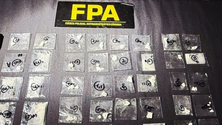 El operativo de la FPA terminó con la detención del taxista y el secuestro de cocaína y dinero en efectivo.