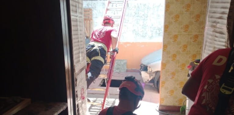 El operativo de rescate movilizó a bomberos y personal del 107 en Av. Rancagua al 2100.