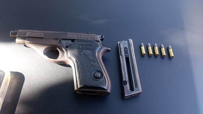 El operativo dejó tres detenidos.