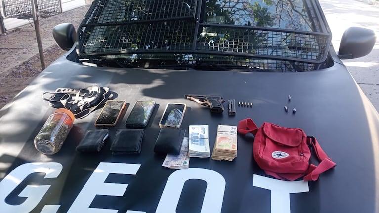 El operativo dejó tres detenidos.