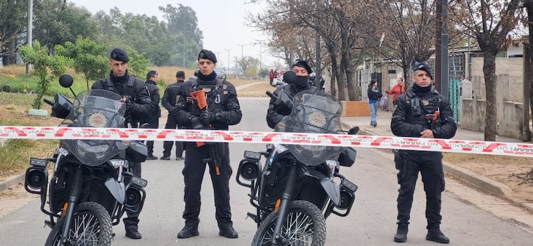 El operativo para buscar a Agostina en barrio Ampliación Ferreyra. Foto: El Doce.