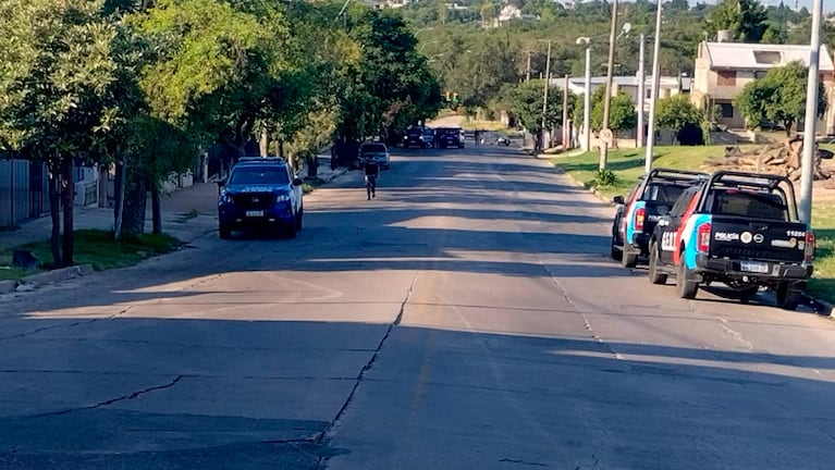 El operativo policial en barrio Villa La Lonja.