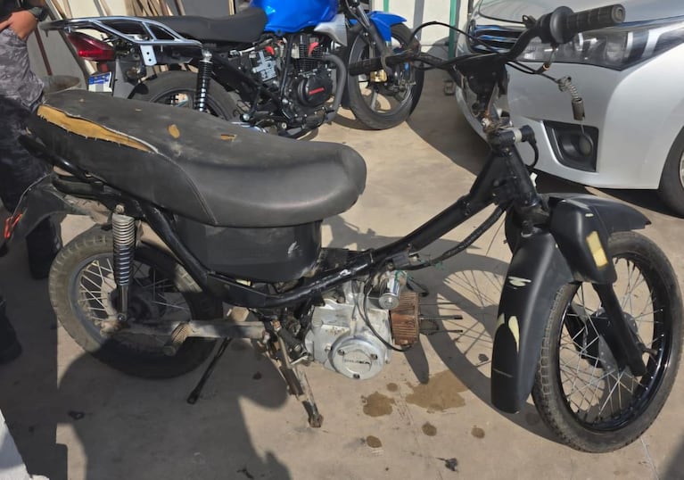 El operativo policial terminó con dos detenidos y dos motos secuestradas en Córdoba.