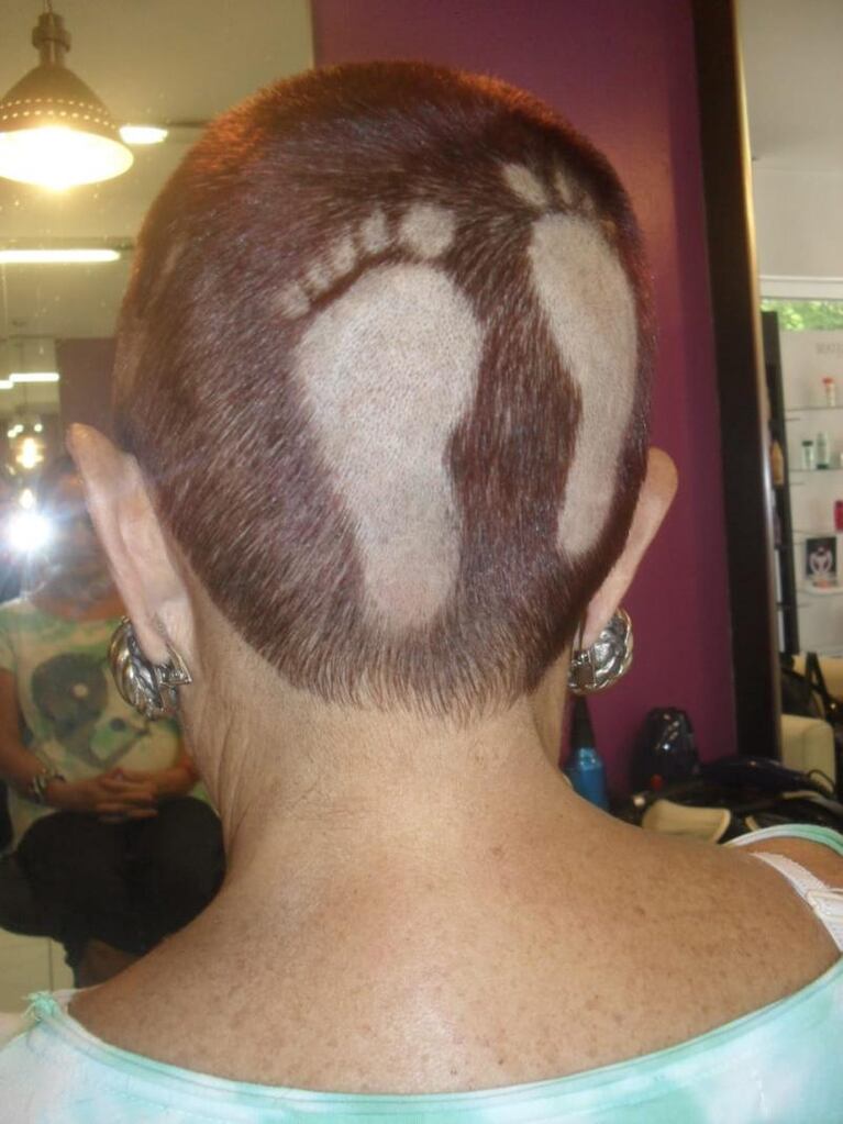 El original corte de pelo de una abuela cordobesa con el dibujo de la Copa del Mundo