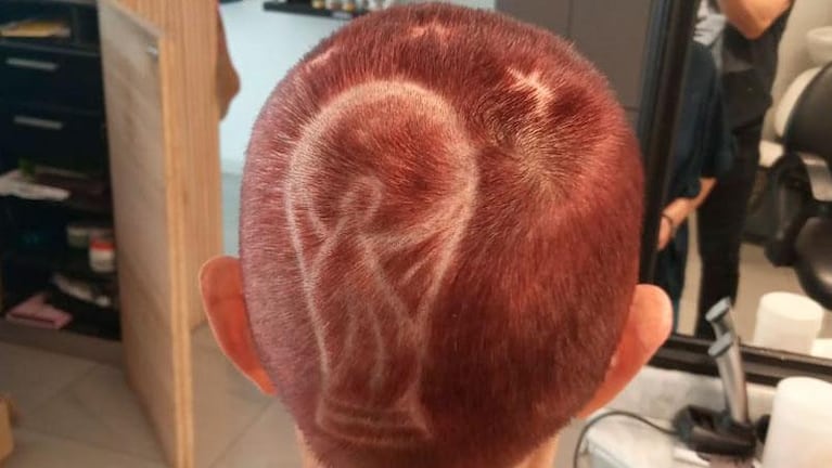 El original corte de pelo de una abuela cordobesa con el dibujo de la Copa del Mundo