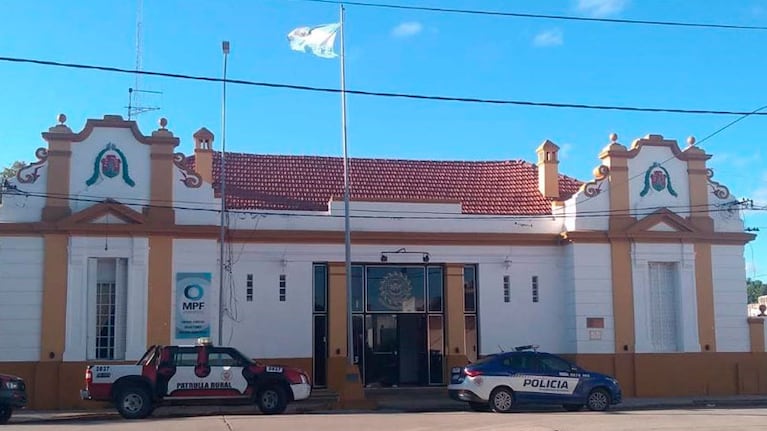 El padrastro de la víctima está detenido e imputado por homicidio doblemente calificado, mientras que un joven de 17 años también quedó aprehendido. Imagen de archivo.