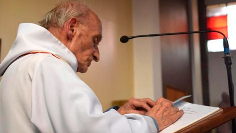 El Padre Jacques Hamel fue obligado a arrodillarse antes de su crimen.