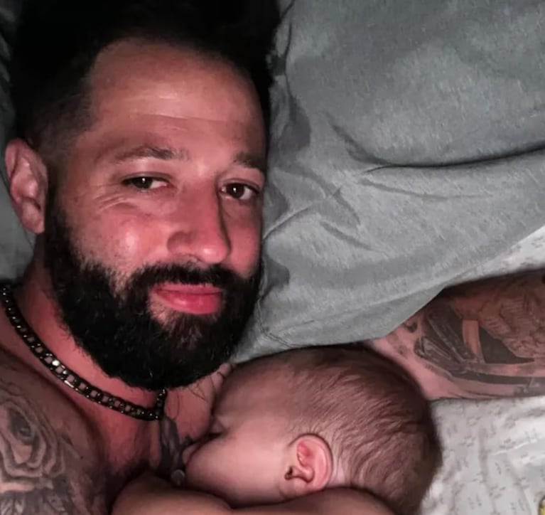 El padre y su hija en una postal de sus redes.
