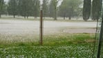 El paisaje se tiñó de blanco en Alta Gracia por el granizo. Foto: Fernando Martínez.