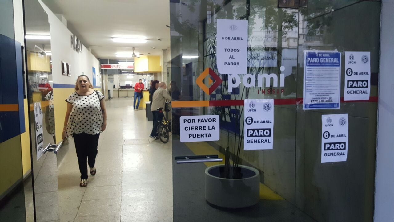 El Pami abrió con la mitad de los empleados. Foto: Sebastián Pfaffen.