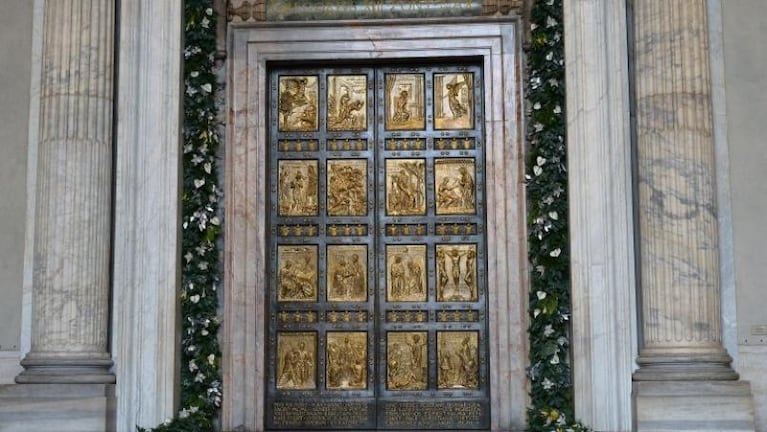 El Papa abrió la Puerta Santa, cerrada durante 15 años