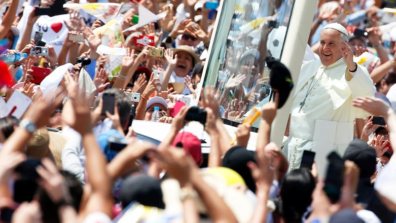 El Papa ante una multitud en Ecuador.