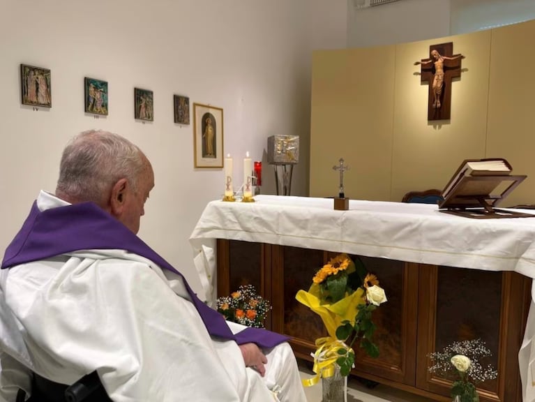 “El Papa estuvo por morir”: el médico de Francisco relató la noche más crítica y el gesto que lo marcó