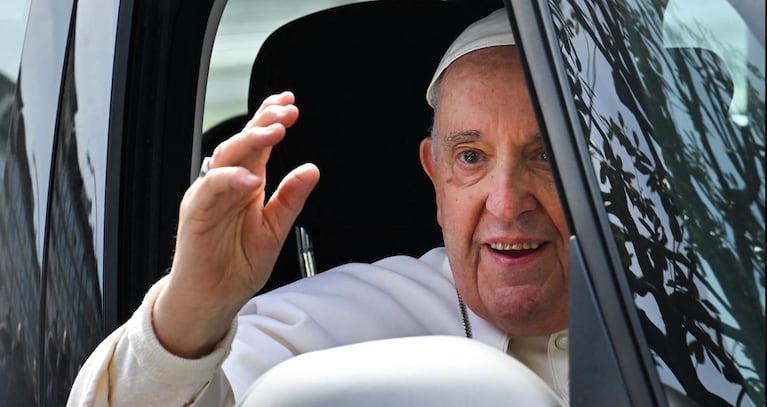 El Papa Francisco dejó el hospital Gemelli