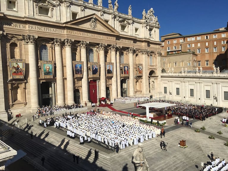 El Papa Francisco encabezó al ceremonia donde declaró santo al Cura Brochero.