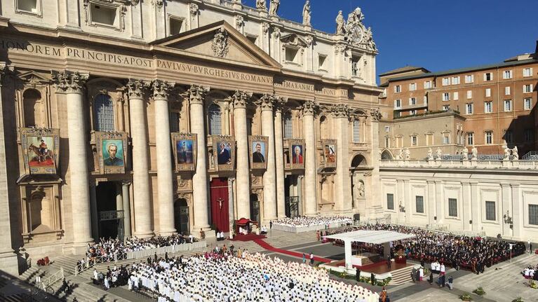 El Papa Francisco encabezó al ceremonia donde declaró santo al Cura Brochero.