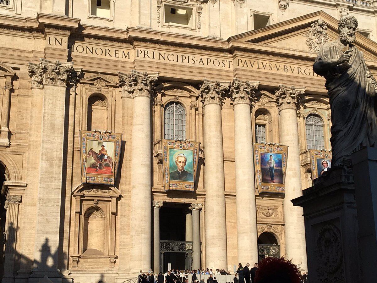 El Papa Francisco encabezó al ceremonia donde declaró santo al Cura Brochero.