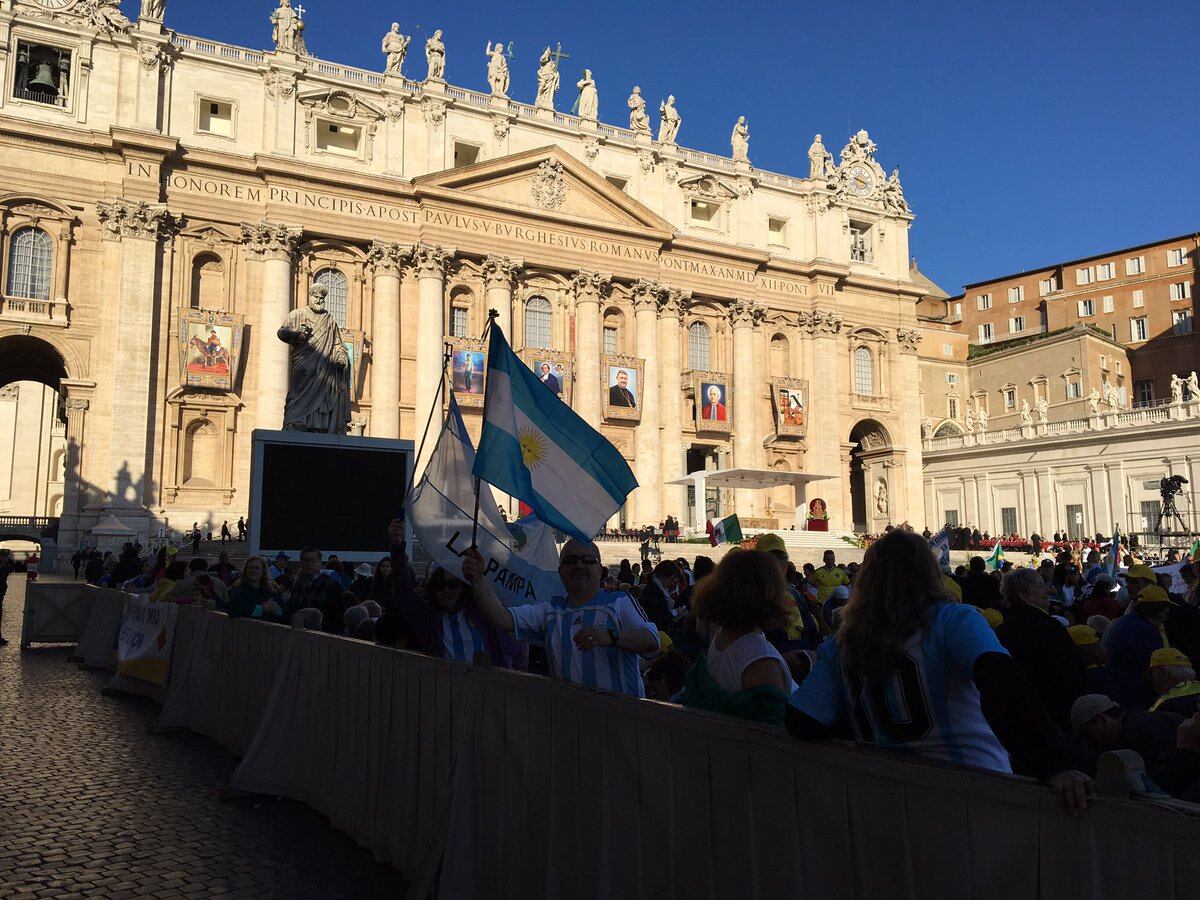 El Papa Francisco encabezó al ceremonia donde declaró santo al Cura Brochero.