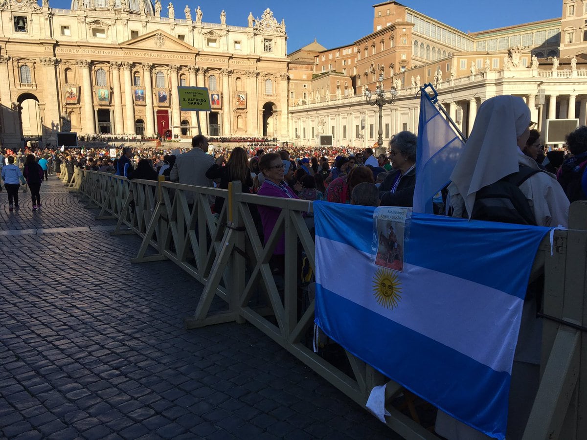 El Papa Francisco encabezó al ceremonia donde declaró santo al Cura Brochero.