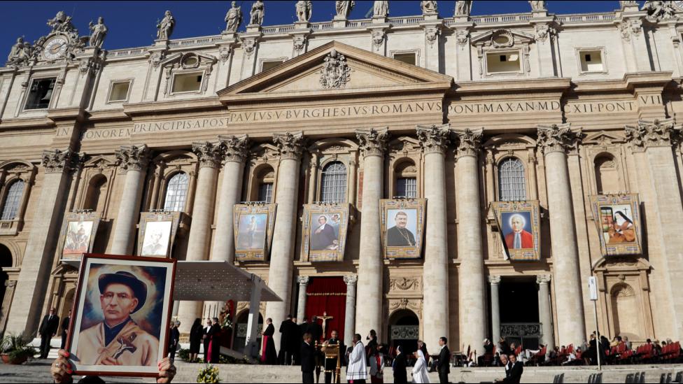 El Papa Francisco encabezó al ceremonia donde declaró santo al Cura Brochero.