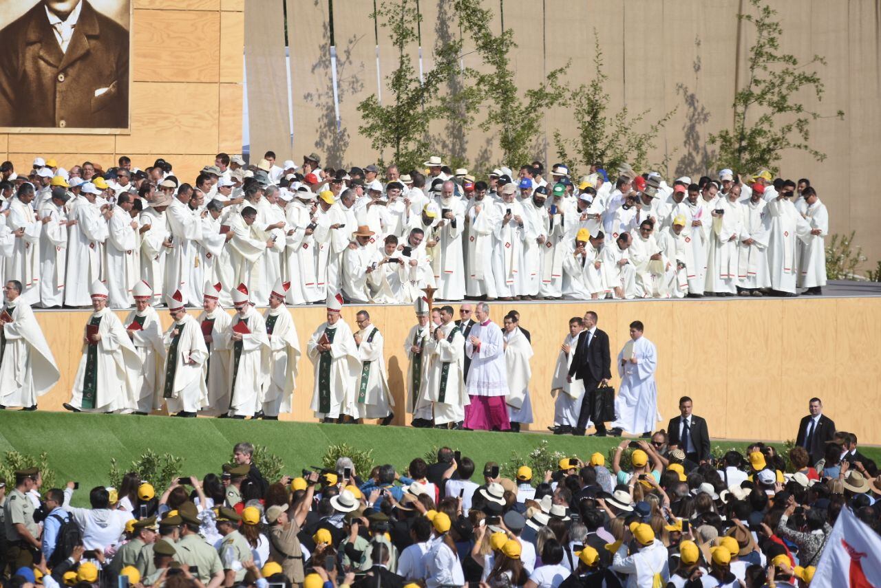 El Papa Francisco encabezó una multitudinaria misa en Santiago. Foto: Lucio Casalla / ElDoce.tv.