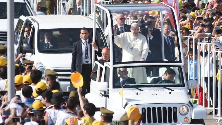 El Papa Francisco encabezó una multitudinaria misa en Santiago. Foto: Lucio Casalla / ElDoce.tv.
