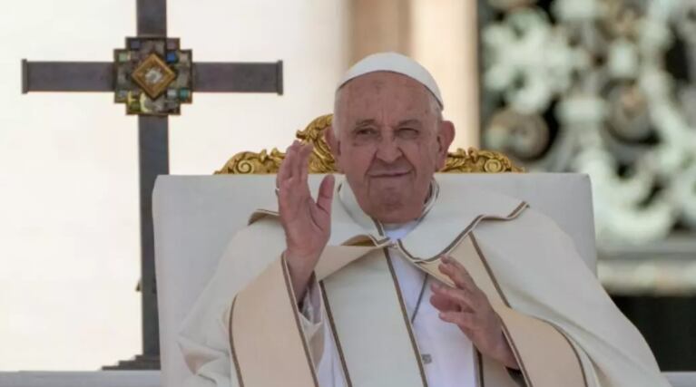 El papa Francisco fue despedido por miles de fieles y ya descansa en la basílica de Santa María la Mayor