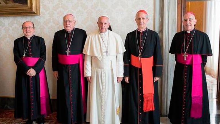 El Papa Francisco junto a las autoridades de la Conferencia Episcopal Argentina.