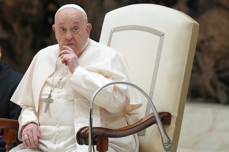 El Papa Francisco presenta un cuadro de neumonía bilateral. (AP Foto/Alessandra Tarantino)